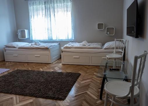 Hortenzia Vendeghaz Mor Apartment Bagian luar foto